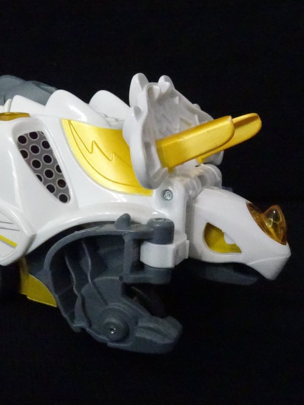 V Tech Switch & Go Dino Dart the Triceratops Transformer